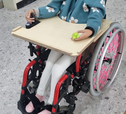 수동휠체어 랩보드 사용