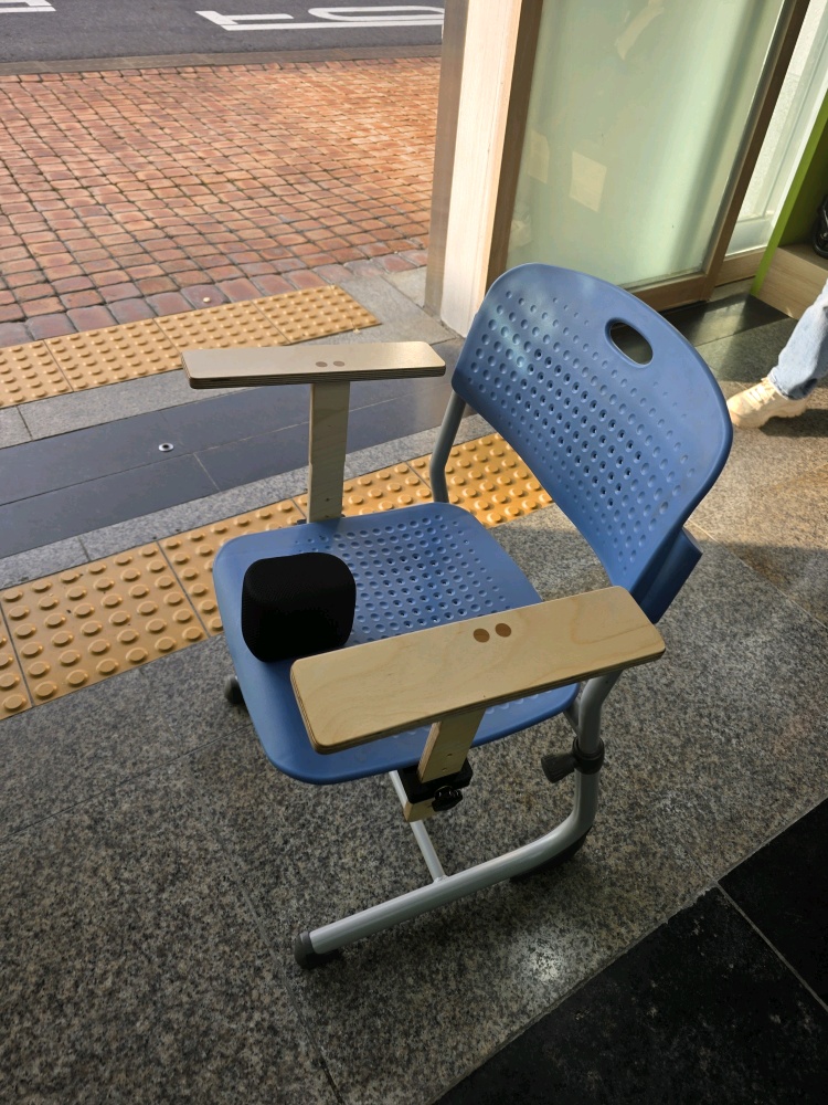 학교의자 개조(팔걸이 부착)