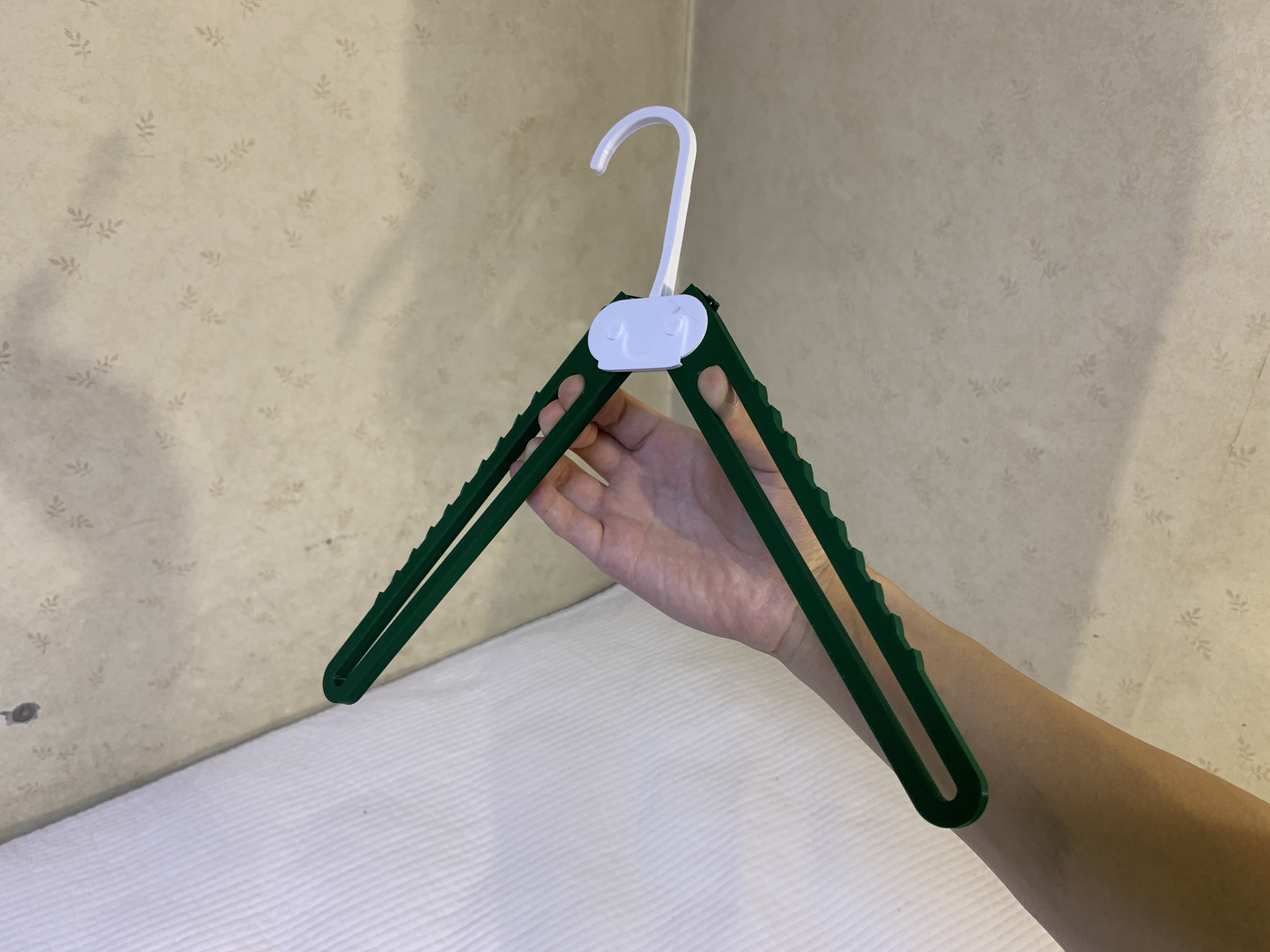 한 손 사용자를 위한 옷걸이