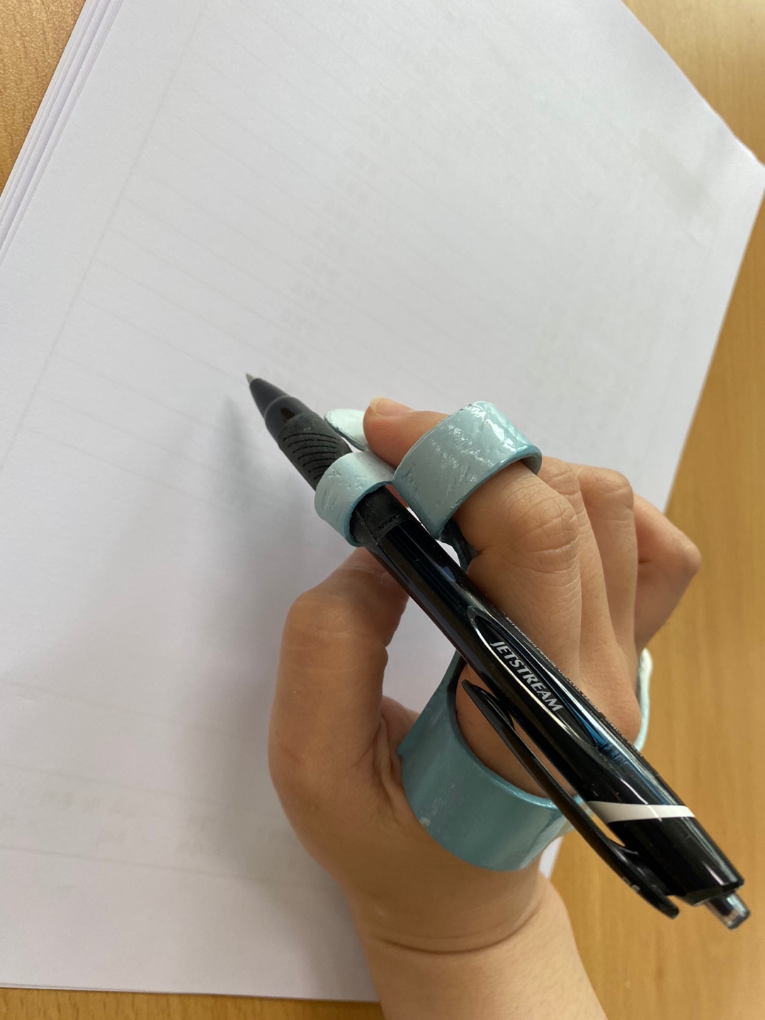 손바닥 지지 필기보조기기