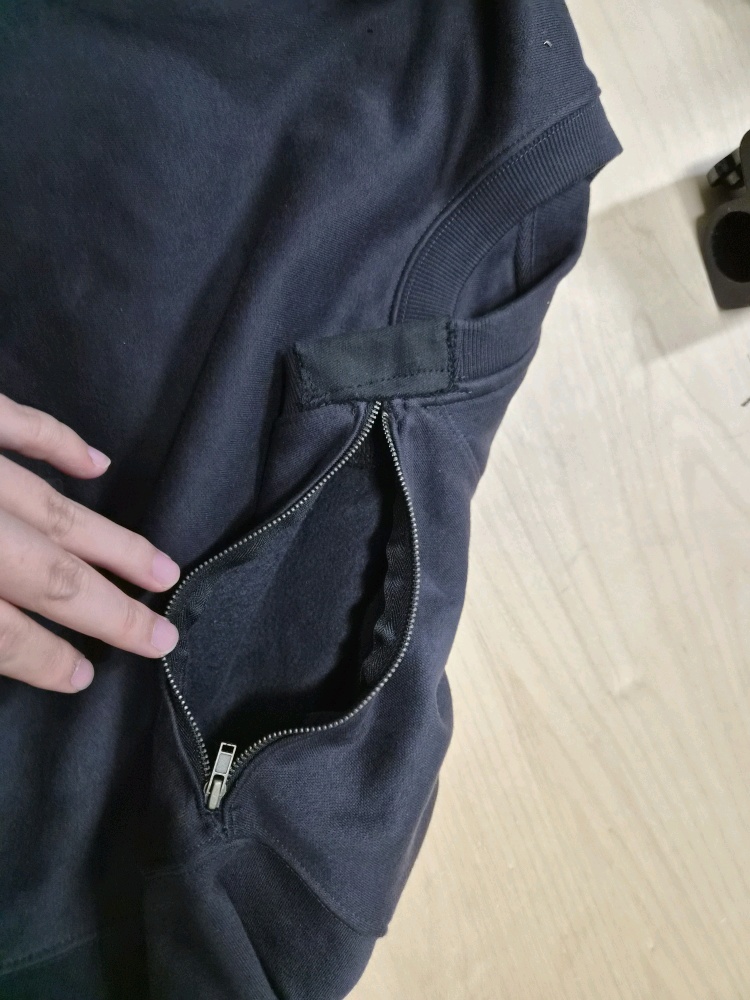 맨투맨 좌측 어깨 트임