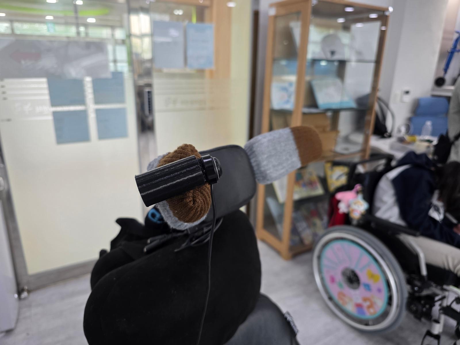 전동휠체어 헤드레스트 측면 스위치 거치대