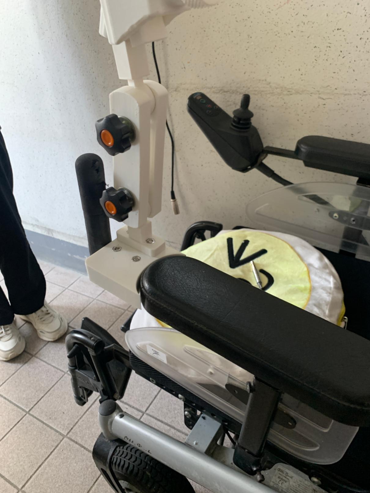 전동휠체어 관절 거치대