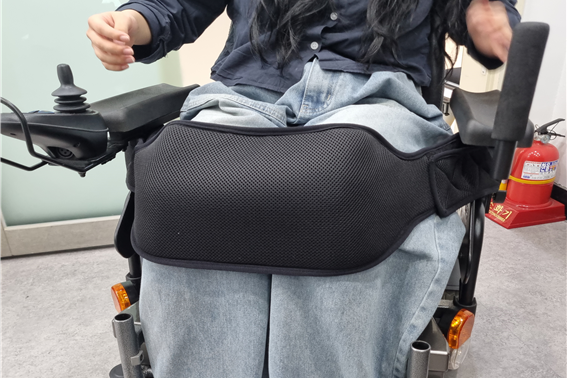 전동휠체어 무릎 고정 벨트