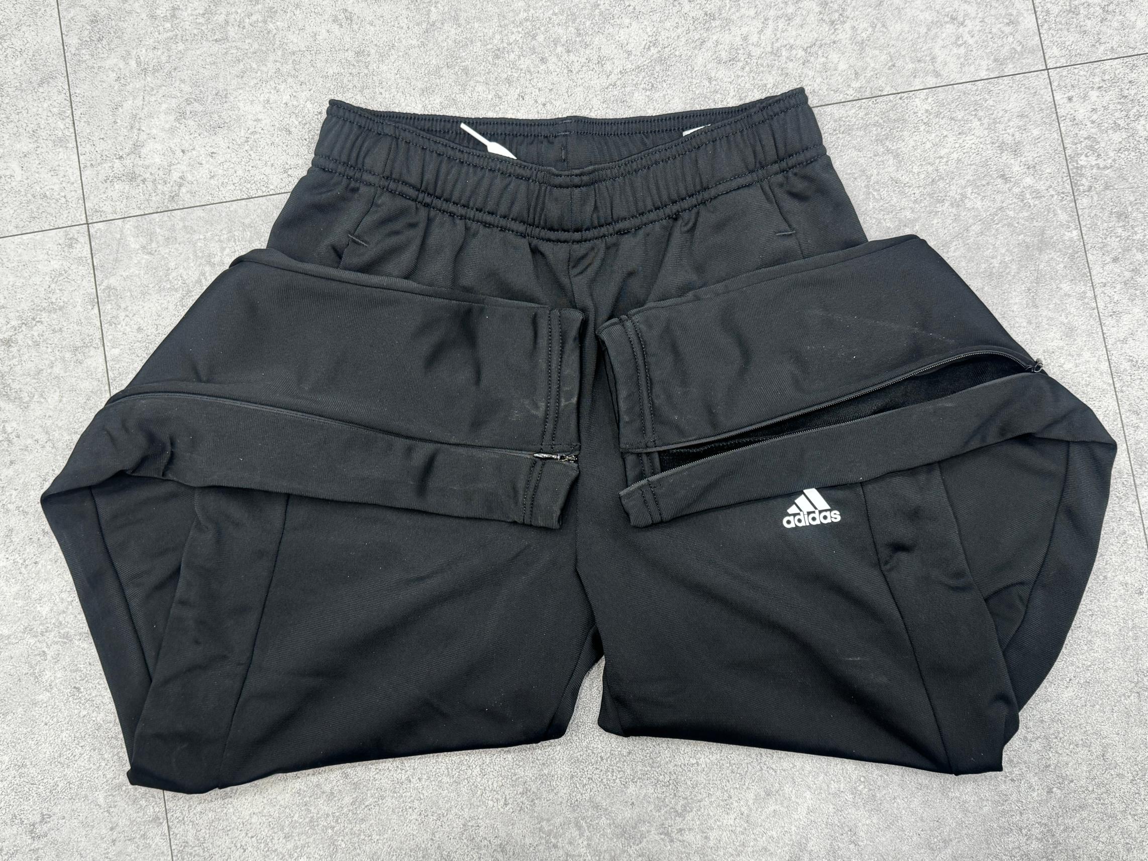 트레이닝 바지 트임 및 지퍼 마감(양측)