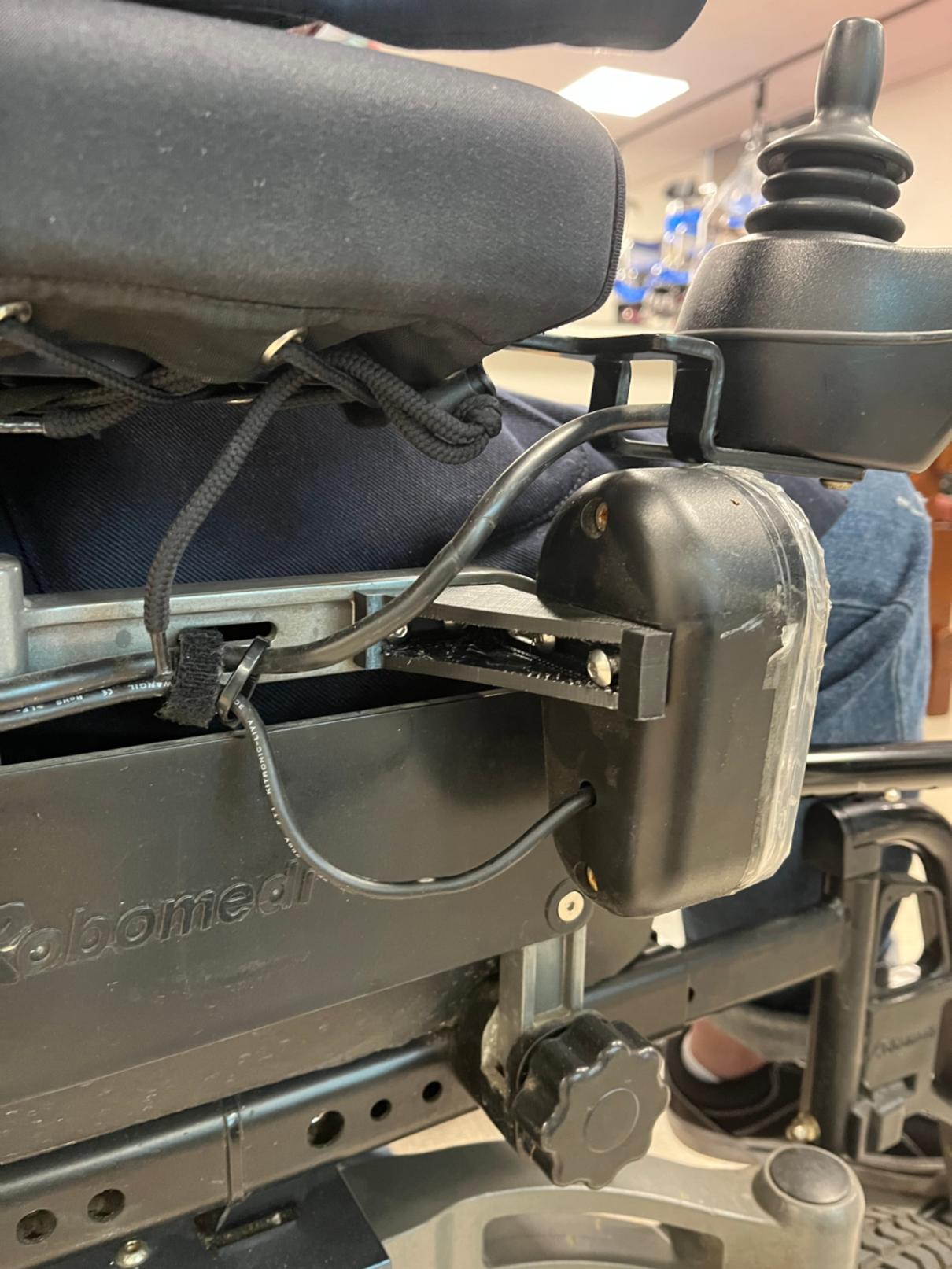 전동휠체어 헤드라이트 조인트