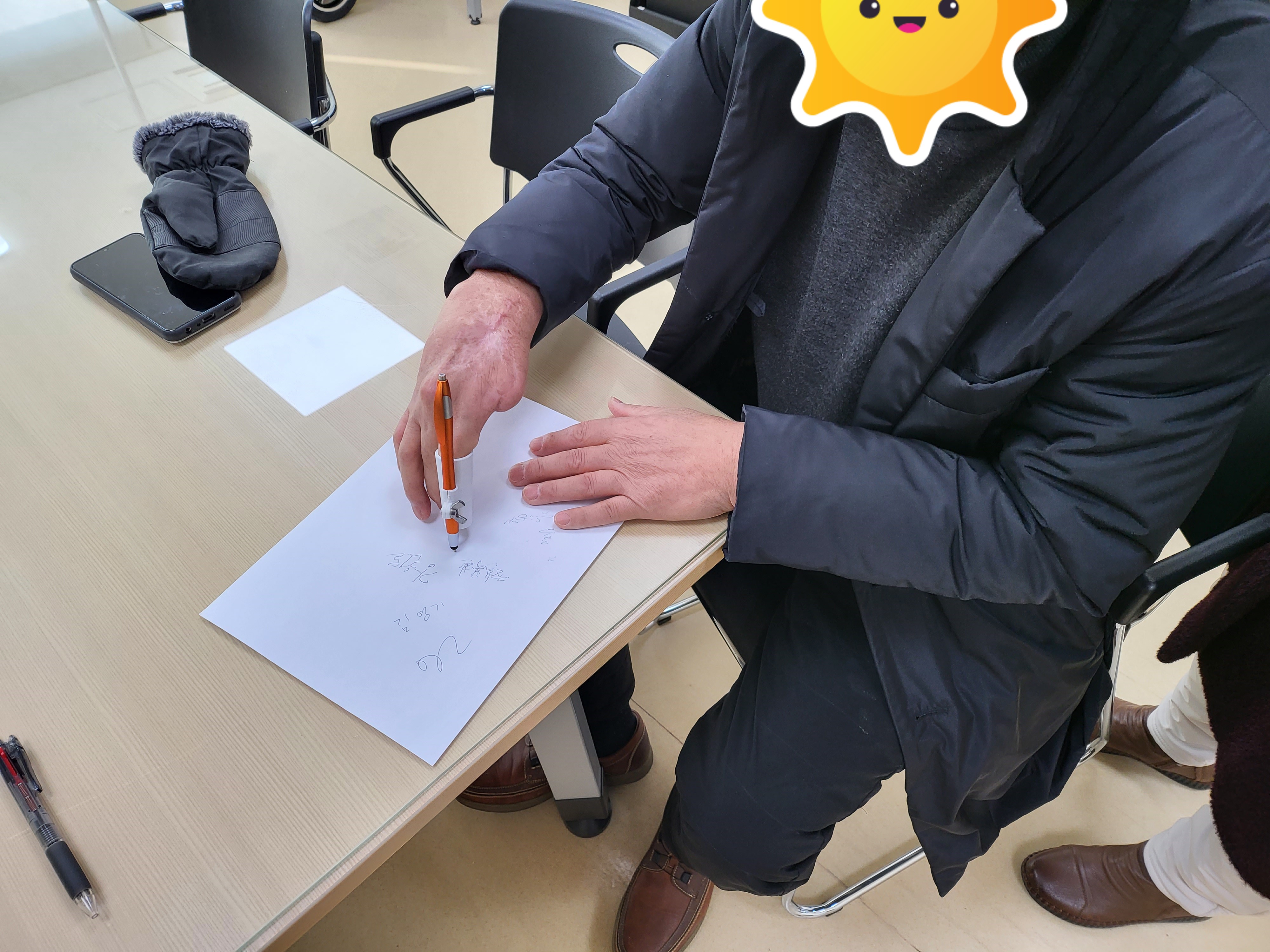 손가락절단 장애인을 위한 필기 보조기기