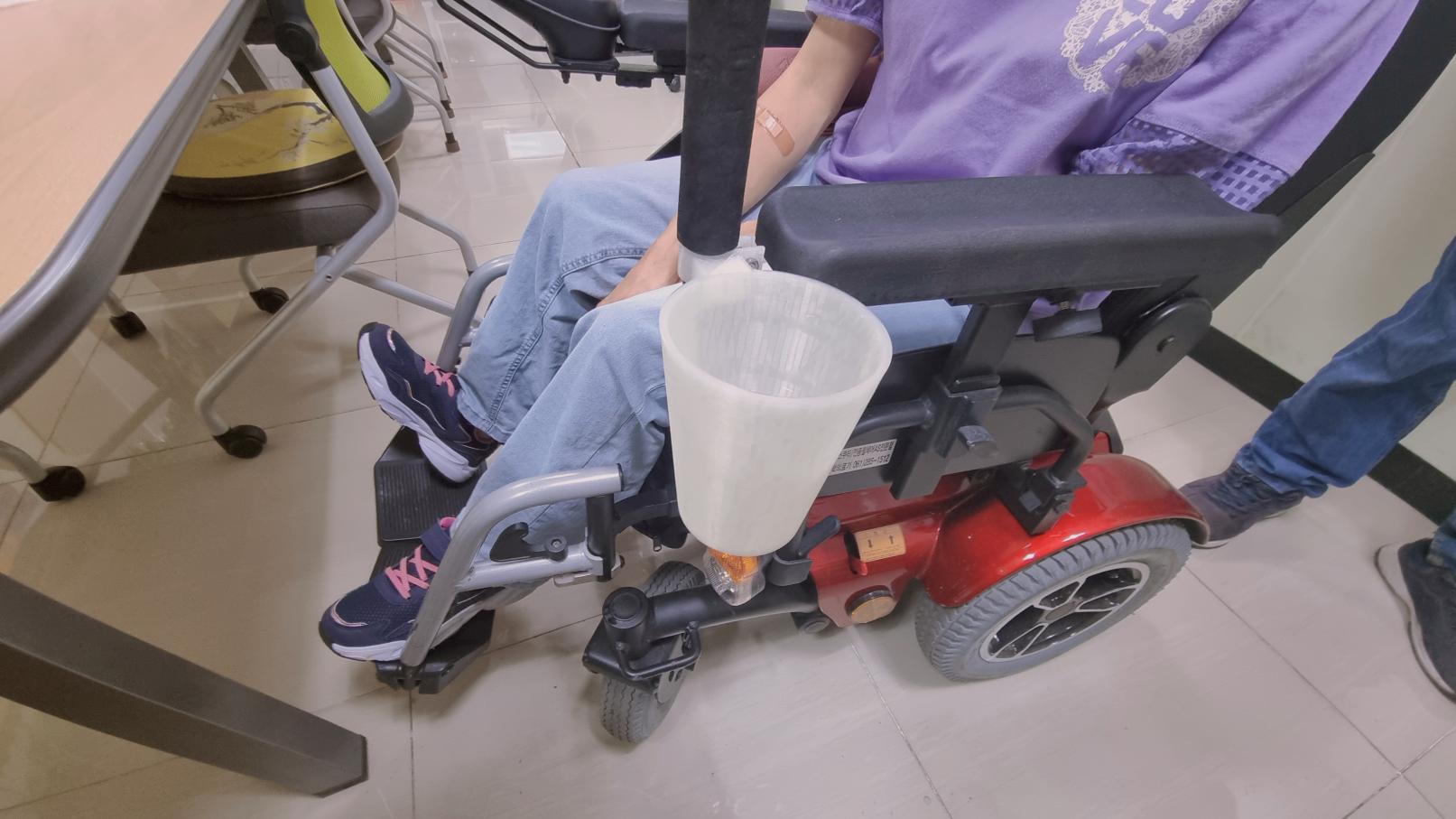 전동휠체어 컵홀더