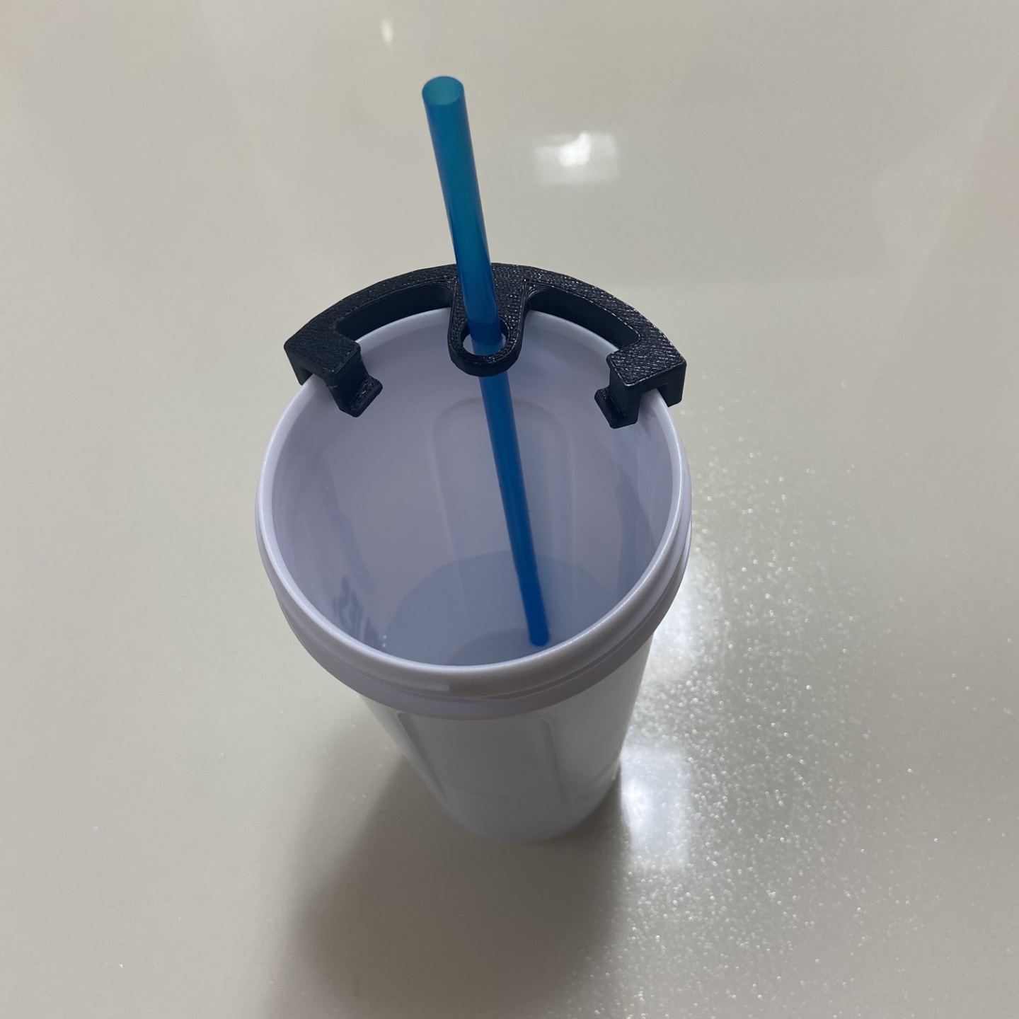 빨대 고정 보조기기