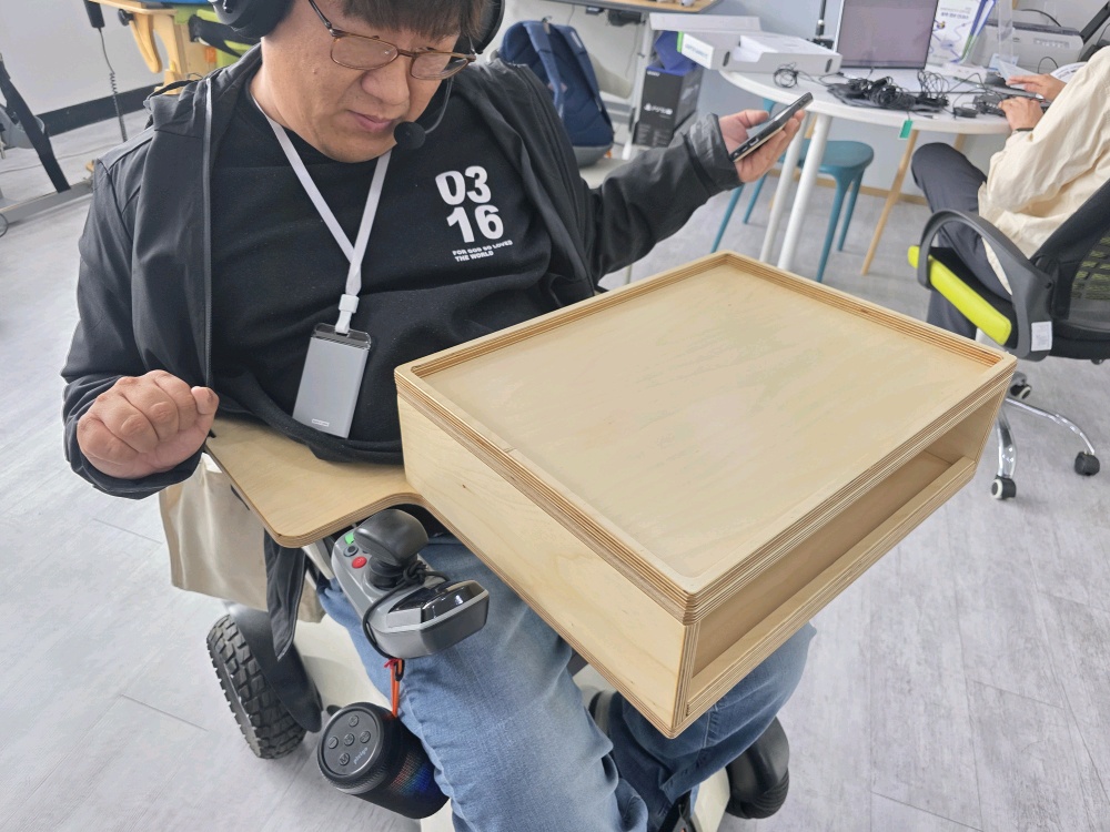 전동휠체어용 2단 랩보드
